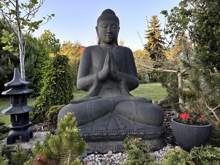Buddha na zahradě